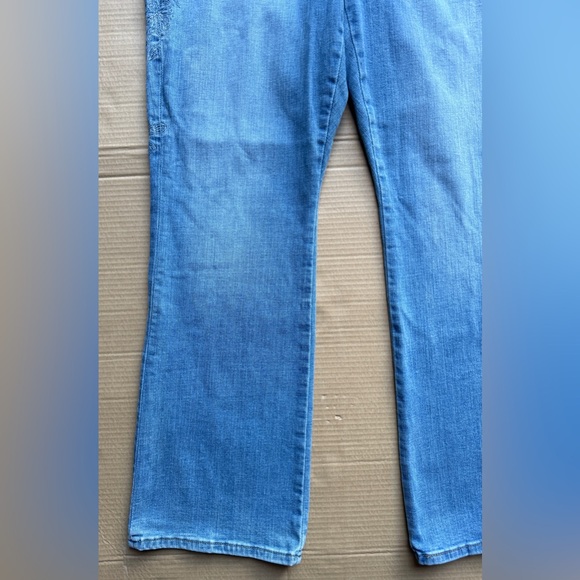 Levi's Women's Classic Bootcut Jeans Mid Rise Size 14 Side Embroidered - Picture 3 of 13